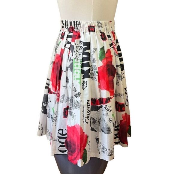 Pleated Newsprint Miniskirt! Red Roses, Green Leaves. Carrie Bradshaw Vibes! - Picture 7 of 8